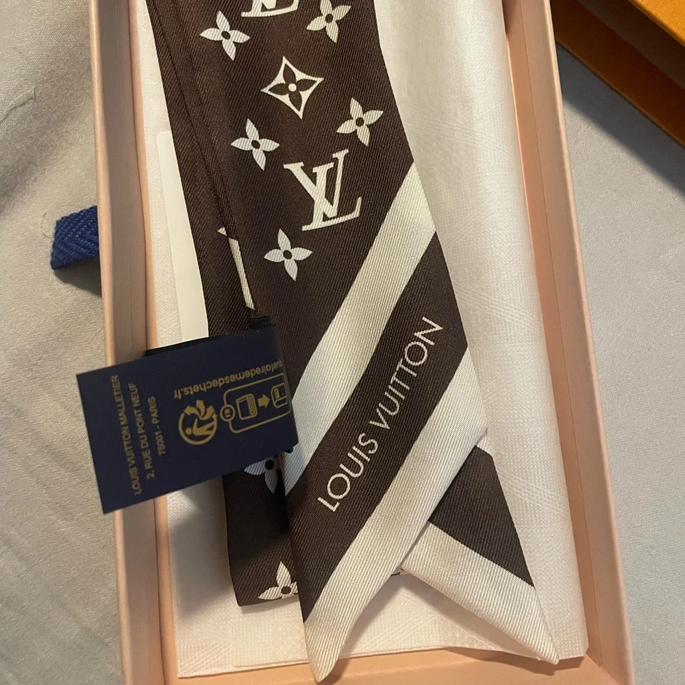 Louis Vuitton Monogram Silhouette BB Bandeau - Picture 3 of 10